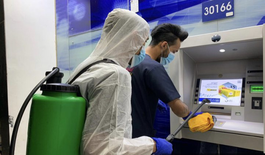 “امانة الاحساء” تعقم أجهزة الصرف الآلي, وتنفذ مبادرة ترشيد استهلاك الكهرباء فترة منع التجوّل