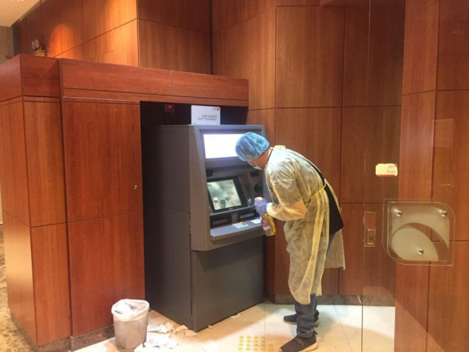 تعقيم أكثر من 80 جهاز صراف آلي وفرز بصري ل ٢٥٠ عامل ضمن حملة ” يداً بيد ” بتبوك