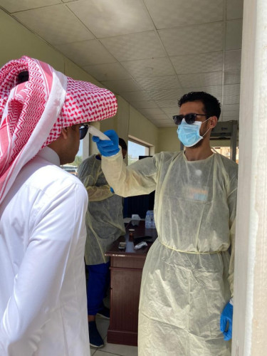 متطوعو نبض الحياة بتبوك .. يشمرون السواعد لحماية الأهالي من خطر كورونا