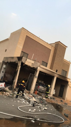 الدفاع المدني ينقذ وافد في حريق