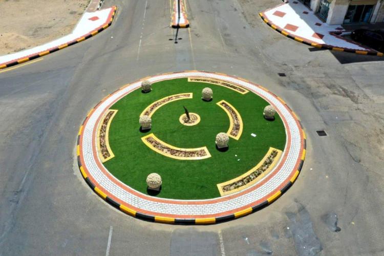 بلدية القريات ترفع أكثر من 1400م3 لانقاض وتزيل 93 شبك ماشية بسوق الماشية   