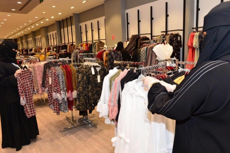 الأسواق والمحلات التجارية بحائل تفتح أبوابها للمتسوقين مع التقيد بالإجراءات الاحترازية