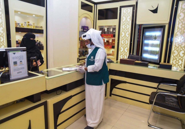 الفرق الرقابية بوزارة التجارة تواصل جولاتها الرقابية على الأسواق والمحال التجارية