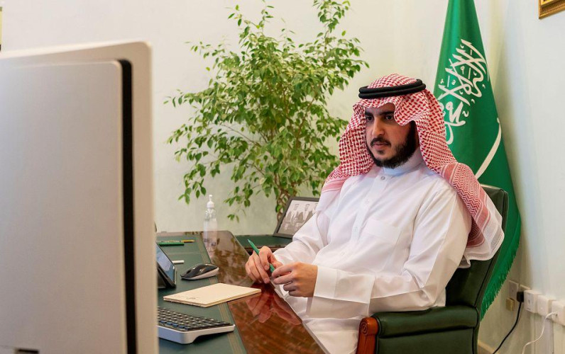 سمو أمير الجوف يستعرض أعمال لجنة تقييم مساكن العمالة الوافدة