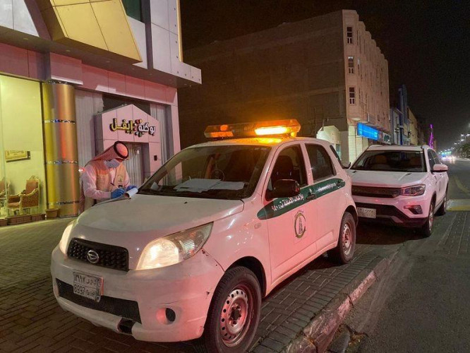 “أمانة الجوف” تشدد على اشتراطات الصحة لمندوبي التوصيل وتخالف أكثر من 200 وتنذر 600 من قائدي المركبات