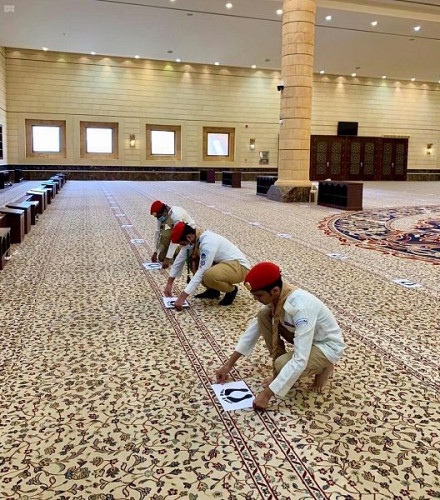 كشافة تعليم القصيم تشارك في تعقيم وتجهيز المساجد