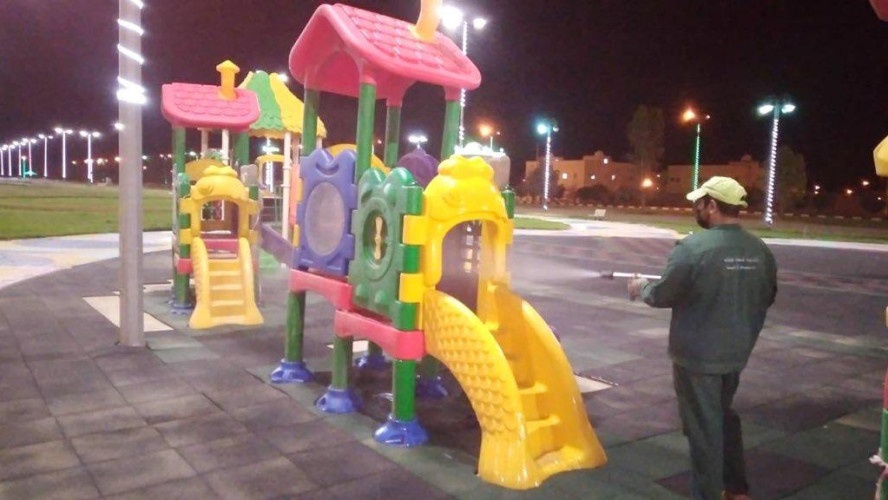 بلدية شعبة نصاب بالحدود الشمالية تواصل جهودها في عمليات التعقيم لعدد من المواقع