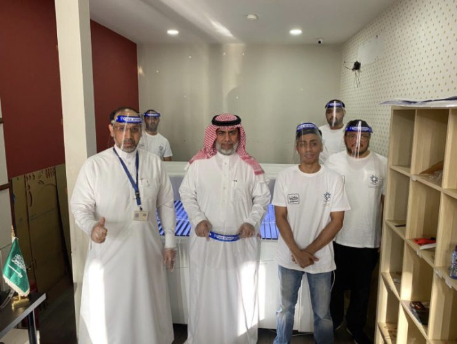 “تقنية الأحساء” تبادر بتصنيع قناع حماية للوجه بأيدي سعودية و بمواصفاتعالمية للوقاية من كورونا