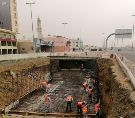 إنجاز 90 بالمئة من تنفيذ مشروع شبكة تصريف مياه الأمطار والسيول بمخطط الشرائع 5 بمكة المكرمة