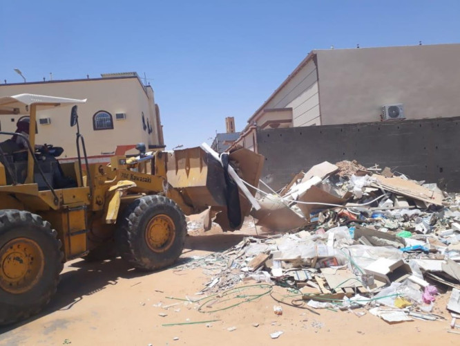 أمانة الجوف تزيل أكثر من 6000 متر مكعب من مخلفات البناء والهدم بأحياء سكاكا