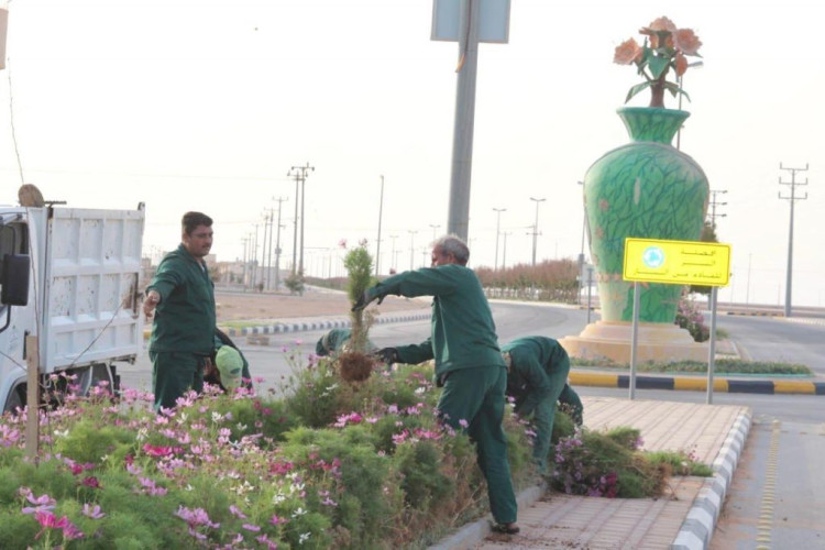 بلدية شعبة نصاب تزرع الحوليات الصيفية وتنفذ خدمات مساندة بالحدائق العامة