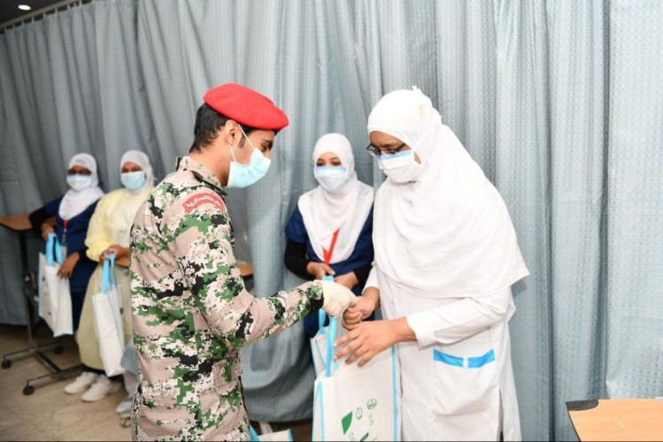 سجون تبوك تشارك في مبادرة نحن معكم