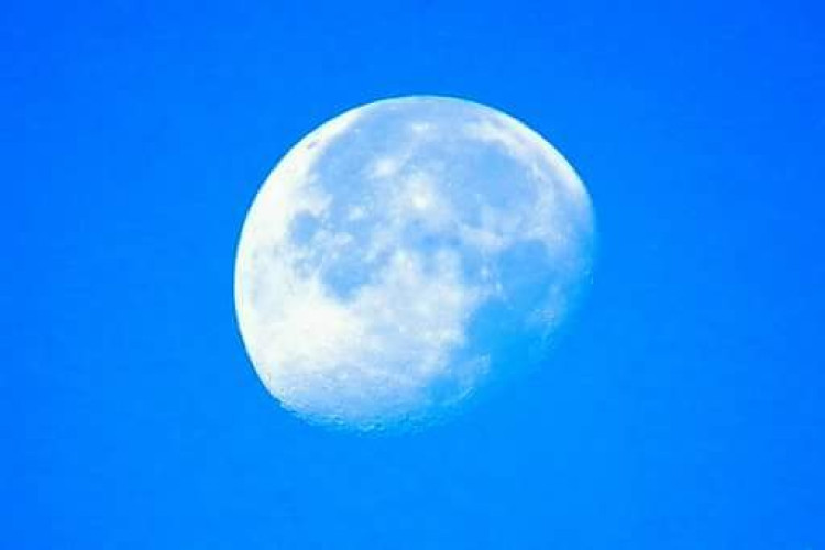 قمر النهار يزين سماء الوطن العربي .. هذا الأسبوع