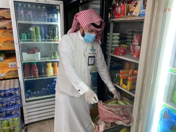 15 بلدية مرتبطة بأمانة الشرقية تنفذ أكثر من 1700 جولة رقابية استهدفت أكثر من 9200 محل تجاري ومسلخ خلال أسبوعين