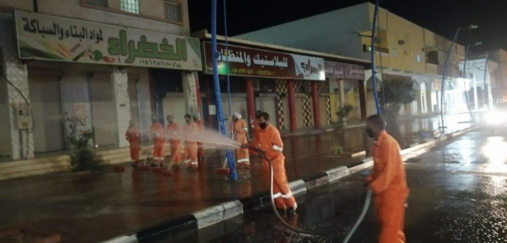 بلدية طبرجل تكثف أعمال التعقيم والتطهير خلال ساعات منع التجول