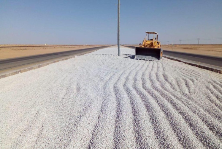 بلدية الشريم تنفذ أعمال سفلتة ومعالجة الجزر الوسطية للطريق الدولي