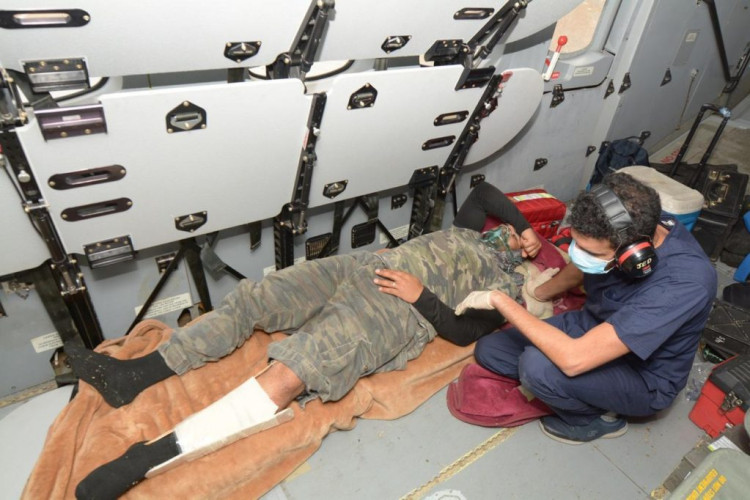 قبيل الإفطار.. طيران الأمن ينقذ ويسعف مصاباً محتجزاً في أعلى قمة جبل بوادي ريم بالمدينة المنورة