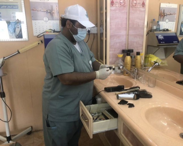 بلدية الخفجي تقوم بزيارة ( 89) منشأة من صالونات الحلاقة