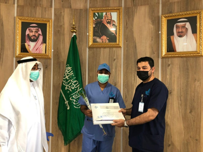 “بلدية القطيف” تكريم الموظفين المساندين نظير جهودهم في التصدي لجائحة كورونا  ​