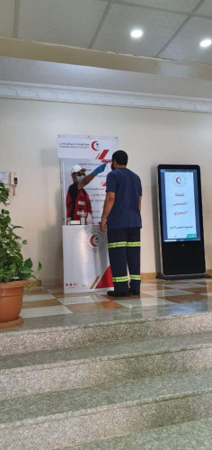 “فرع الهلال الأحمر بالجوف” يقيم نقطة فرز ينفذها متطوعوه
