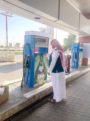 “تجارة رفحاء” تنفذ 52 جولة على محطات تعبئة الوقود للتحقق من الأسعار المحدثة وتباشر 10 بلاغات