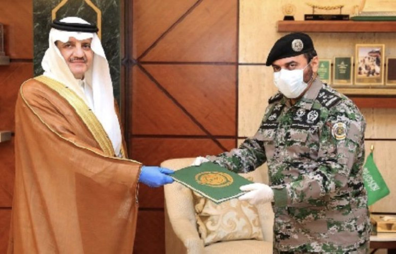 أمير المنطقة الشرقية يلتقي مدير سجون المنطقة