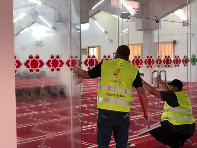 متطوعي نبض الحياة بتبوك يشاركون في تعقيم المساجد