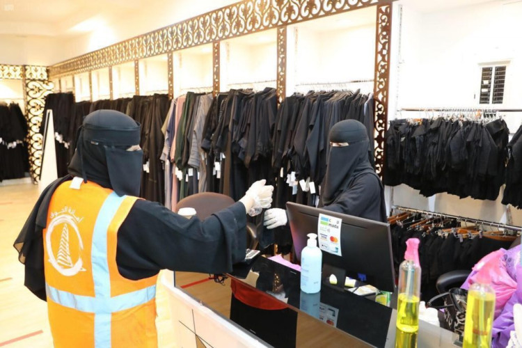 أمانة منطقة الجوف تطلق حملة سلامتكم مسؤولية لتوزيع الكمامات في الأماكن العامة