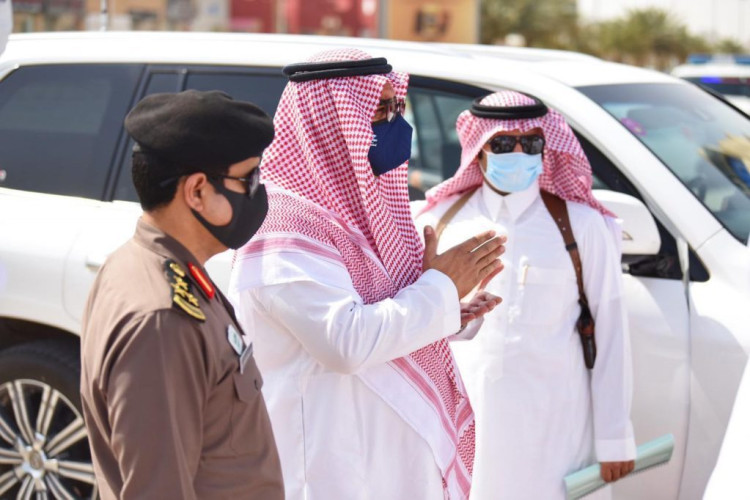 “محافظ حفرالباطن” يتفقد مشروع تصريف السيول