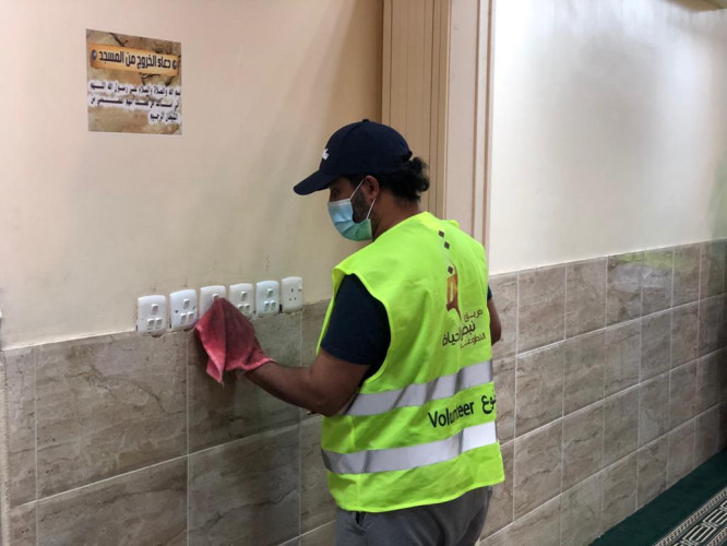 فريق نبض الحياة التطوعي يواصل مشاركاته في دعم جهود الجهات المعنية لتجهيز المساجد والجوامع للمصلين