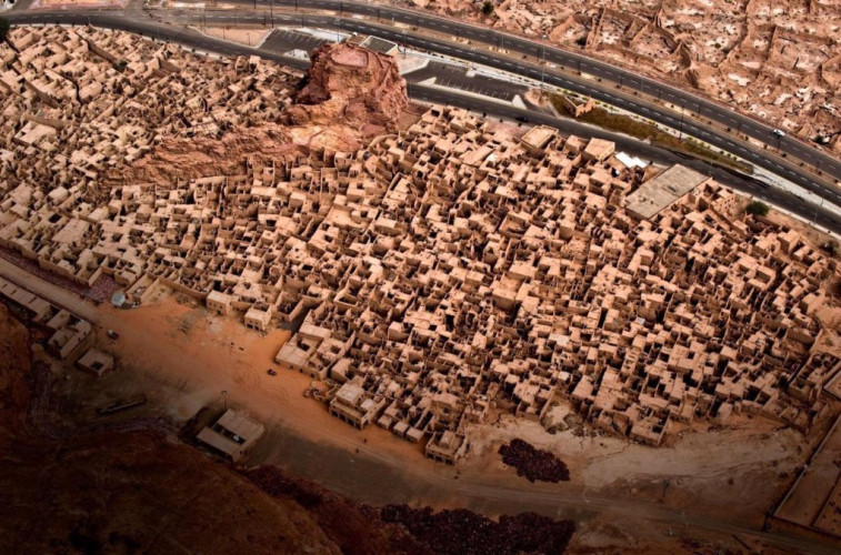 استكشاف ثراء إرث العلا عبر العالم الافتراضي