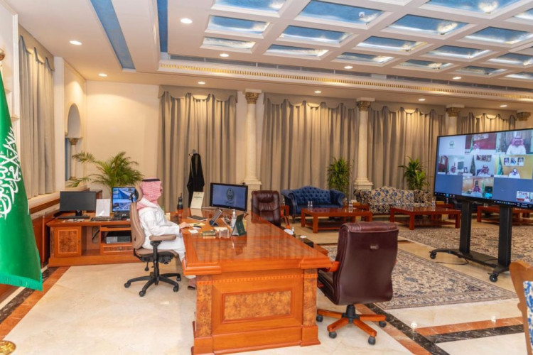 أمير الجوف يؤكد خلال اجتماعه بالوكلاء تأكيد تطبيق احترازات العمل في جميع الإدارات
