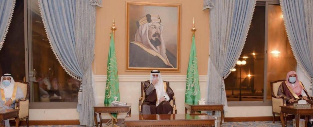 أمير منطقة تبوك يلتقي رؤساء المحاكم ومديري الإدارات الحكومية والمواطنين