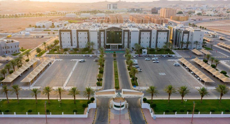 فريق طبي في تخصصي الجوف ينجح في استئصال ورم سرطاني لمريضة خمسينية