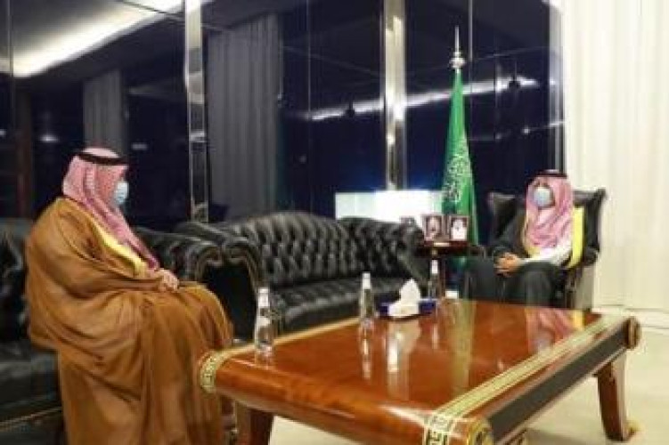 سمو “أمير حائل” يستقبل مدير عام التعليم بالمنطقة
