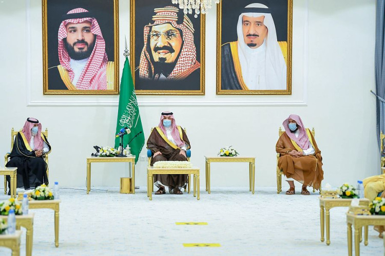 سمو “أمير الحدود الشمالية” يستقبل المواطنين في جلسته المسائية