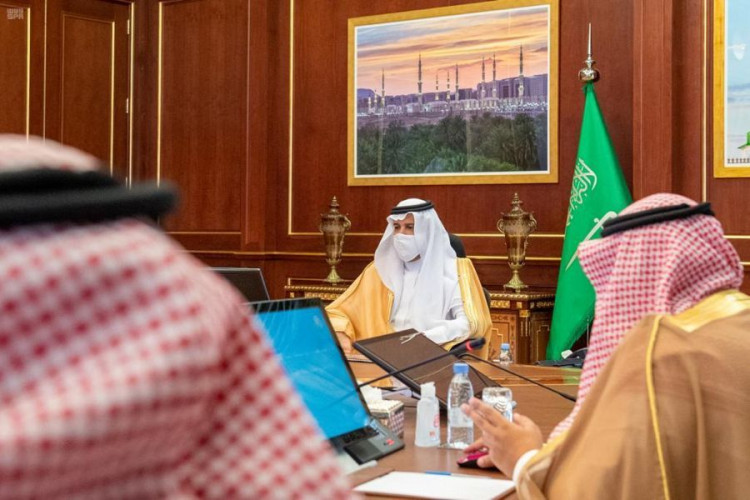 أمير ‎المدينة المنورة يلتقي برئيس القطاع الشمالي الغربي لشركة المياه الوطنية.