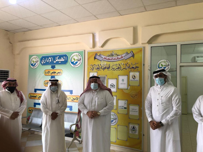 مدير عام فرع وزارة الاسكان بمنطقة المدينة  المنورة  وممثل الاسكان التنموي يزوران جمعية البر بمحافظة الحناكية