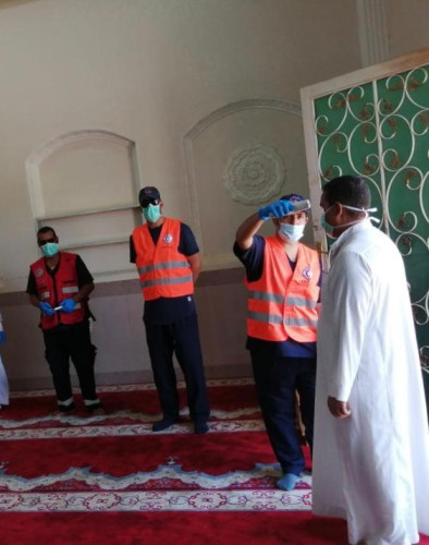 نقاط فرز في بعض جوامع المنطقة ينفذها متطوعو الهلال الأحمر بالجوف