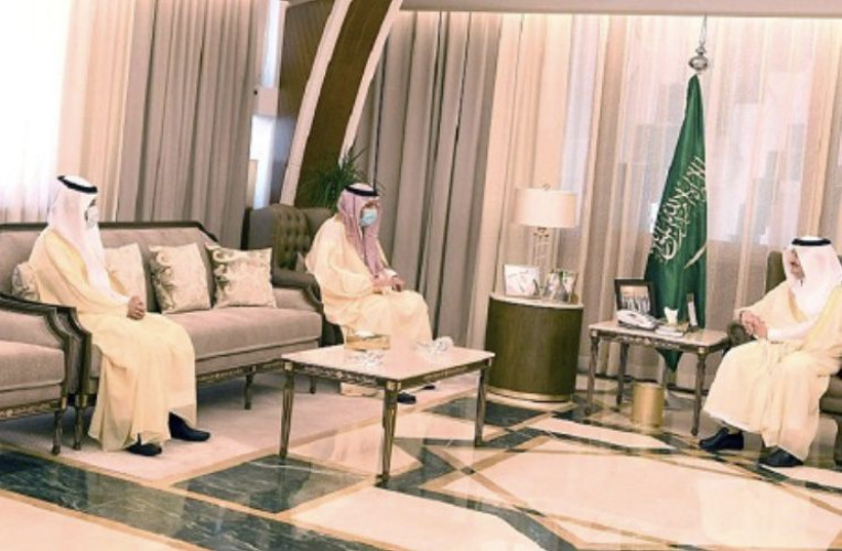 أمير المنطقة الشرقية يلتقي رئيس الهيئة العامة للطيران المدني