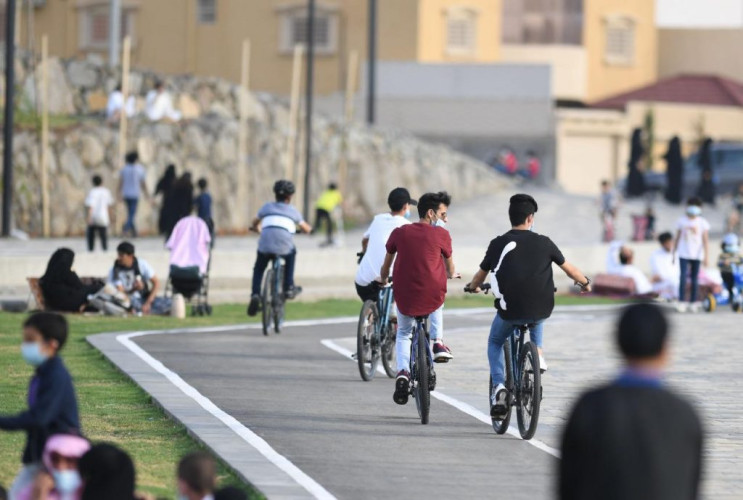 رياضية الدراجات الهوائية في صيف عسير تجمع بين المتعة والثقافة السياحية