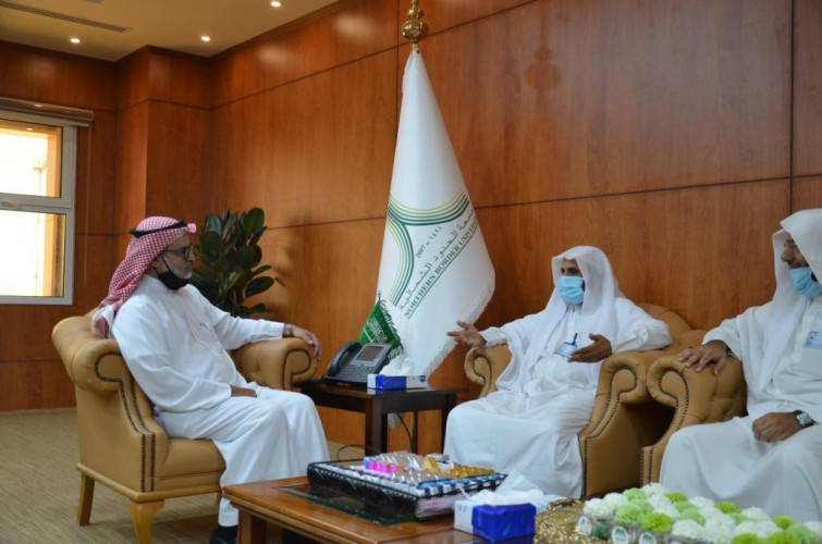 مدير عام الشؤون الاسلامية في الحدود الشمالية يزور الجامعة