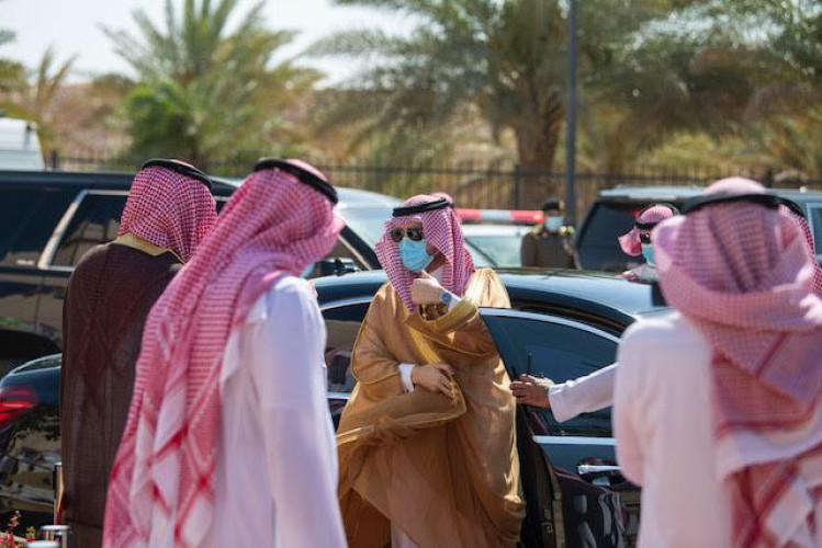 سمو “أمير الجوف” يكرم المتطوعين والمتطوعات نظير جهودهم خلال جائحة كورونا