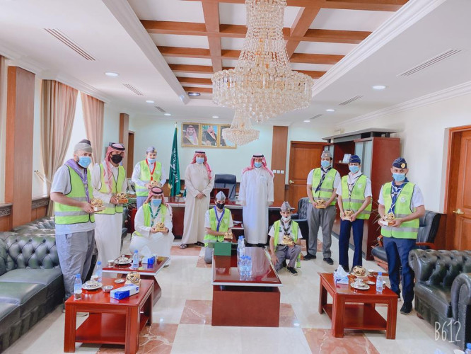 مُحافظ عفيف يستقبل  الفريق التطوعي الكشفي بالمحافظة