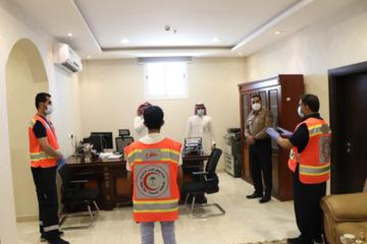 فرع الهلال الأحمر بحائل ينفذ مبادرة توعوية بعنوان ‏نعود بحذر ‏ ‏