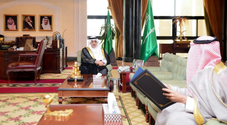 أمير تبوك يستقبل مدير الأحوال المدنية بالمنطقة صحيفة إخباريات الالكترونية
