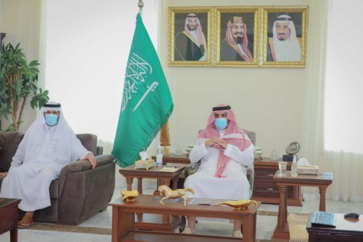 سمو أمير الجوف يلتقي أمين المنطقة ويستعرض معه مشاريع تطويرية في مدينة سكاكا