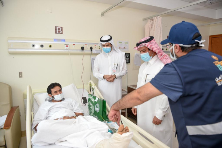 اللواء الداود ينقل معايدة الأمير عبدالعزيز بن سعود للمنومين بمستشفى قوى الأمن بمكة