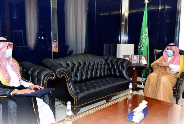 سمو أمير منطقه حائل يستقبل رئيس القطاع الشمالي بشركة المياه الوطنية والمدير العام لخدمات المياه بالمنطقة