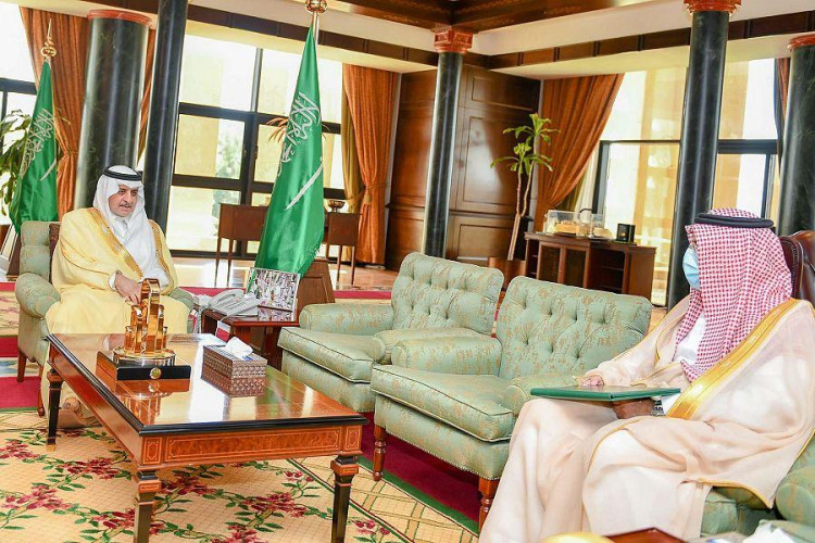 سمو أمير منطقة تبوك يطلع على تقرير لإنجازات الشؤون الصحية بالمنطقة